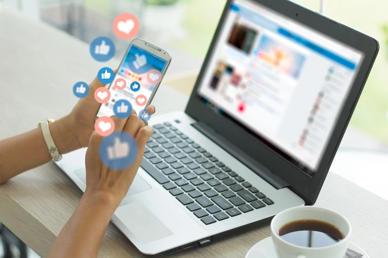 REDES SOCIAIS